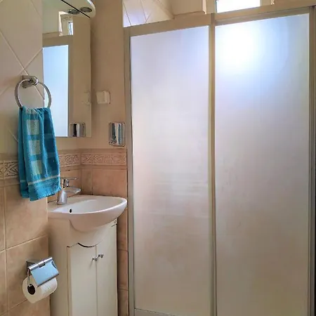 Spacious Flat At Center